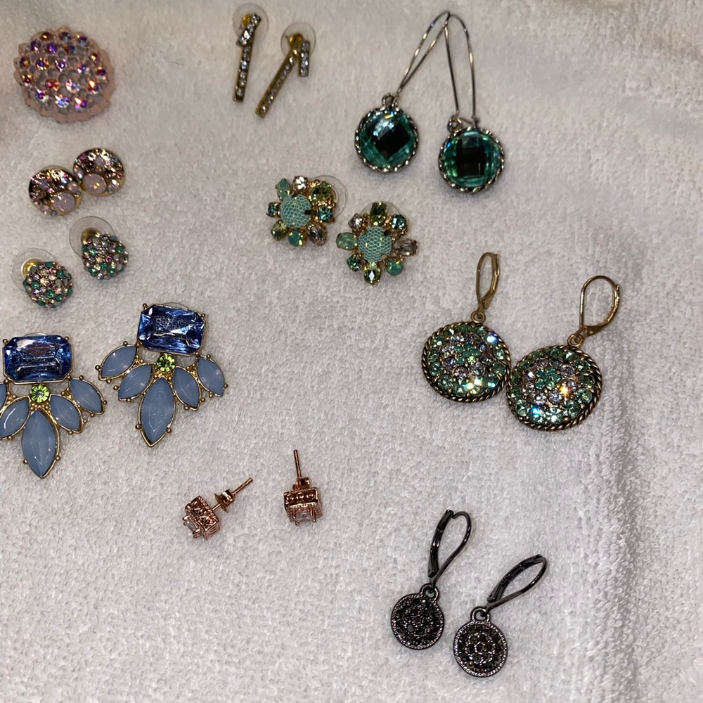 Assorted earring bundle - Picture 3 of 3